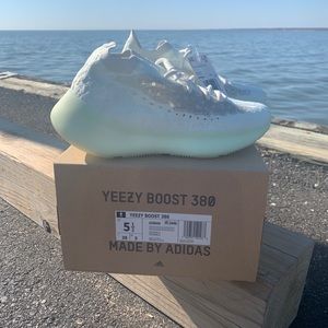 Calcite Glow Yeezy 380 Size 5.5